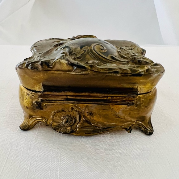 Metal Jewelry Box / Art Nouveau / Vintage / Host Pick - Picture 6 of 13